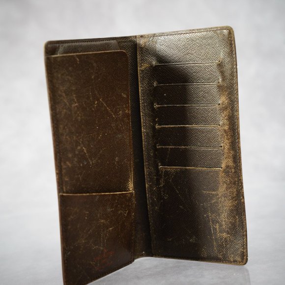 Louis Vuitton Damier Wallet - Picture 3 of 9